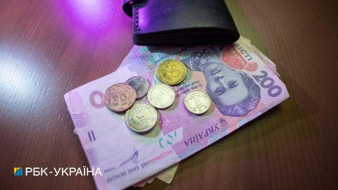 Українцям почали виплачувати підвищені пенсії: хто та скільки отримає