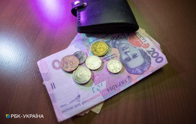 Украинцам начали выплачивать повышенные пенсии: кто и сколько получит