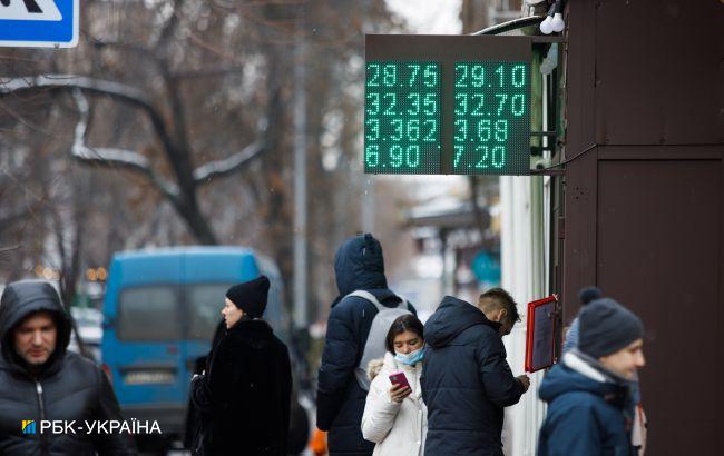Українці збільшили покупку доларів: скільки придбали за січень
