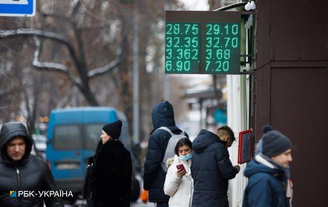 Що буде з курсом долара в Україні в 2022: експерт назвав найскладніші періоди