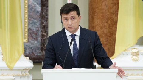 Зеленський візьме участь у засіданні фракції СН. Обговорять перестановки в Кабміні