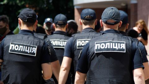 У Кривому Розі чоловік з ножем нападав на перехожих: є жертви