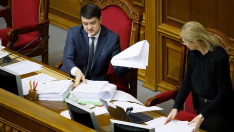 Разумков хочет получить комментарии Ермака по коррупционному скандалу