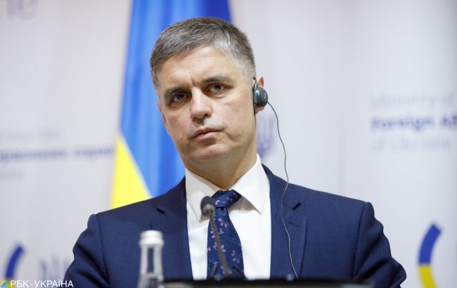 Консулы МИД продолжают оказывать услуги украинцам в России