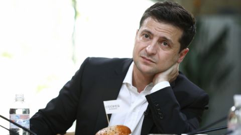 Зеленський завів собі нового "шептуна на вухо" (фото)