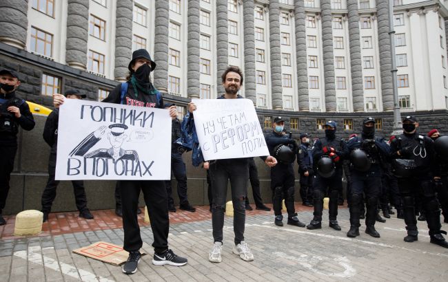 Країна рухається до демократії чи авторитаризму: думки українців розділилися