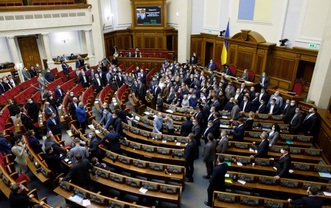 Більшість українців підтримують багатопартійну систему