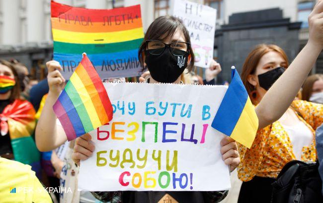 Кидали димові шашки в колону: в Одесі на ЛГБТ-акції затримали близько 20 осіб