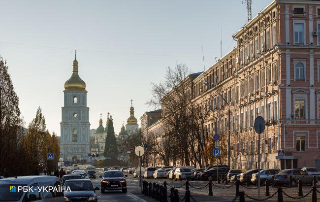 Сонячно та без опадів по усій Україні: погода на завтра