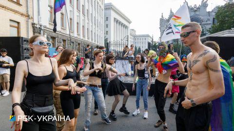 Толерантность украинцев: почти половина плохо относятся к ЛГБТ