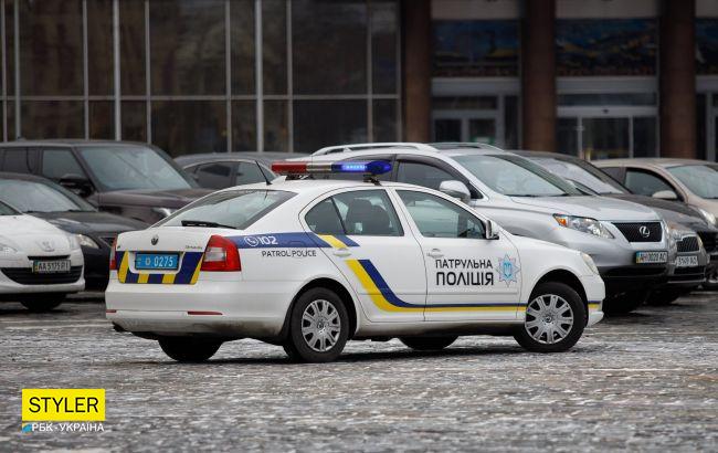 У Києві патрульні допомогли таксисту швидко довезти дитину до лікарні (відео)