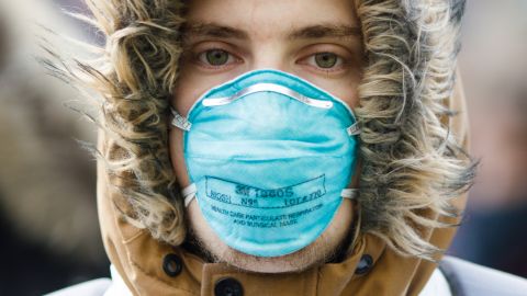 Вчені назвали симптом коронавірусу, який фіксують лише у вакцинованих