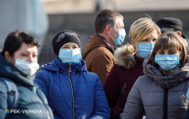 Не тільки у приміщеннях: Київ у "червоній" зоні посилить масковий режим