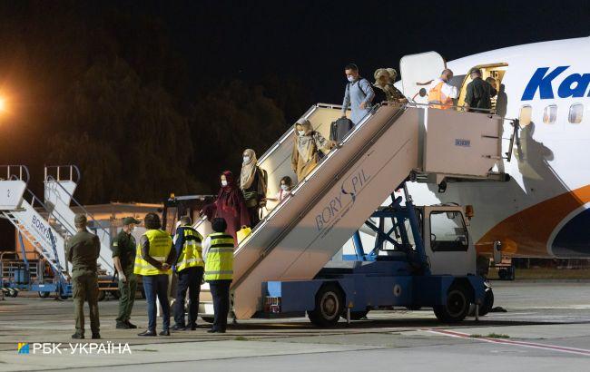 Таліби погрожували відібрати український літак під час евакуаційної операції, - NYT