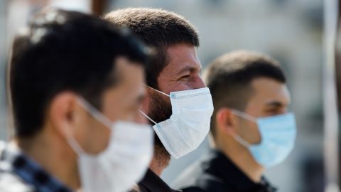 Где украинцам необходимо носить защитные маски: в Минздраве дали ответ