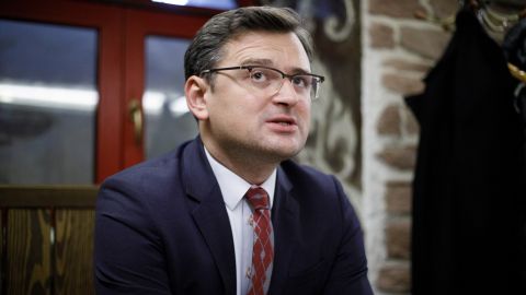 Україна не залишиться у кінці світової черги на вакцину, - МЗС