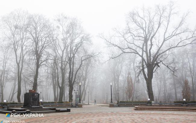 Мокрий сніг, дощ та туман: якою буде погода в Україні сьогодні