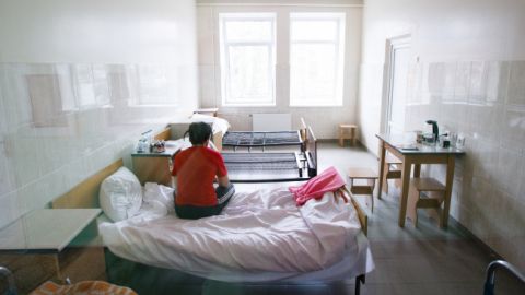 В мире от коронавируса умерли более 60 тысяч человек