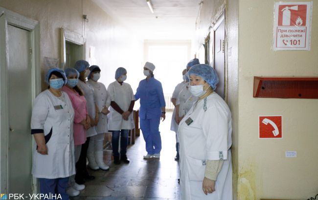 В Украине уволились пять тысяч врачей специализированного звена с апреля