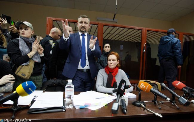 Нападавшего на журналистов на суде по делу Шеремета отправили под домашний арест