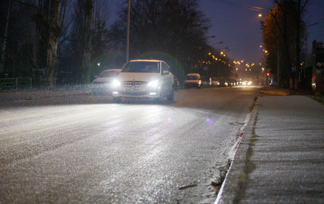 У Києві попереджають про сильні пориви вітру. Можливі порушення руху транспорту