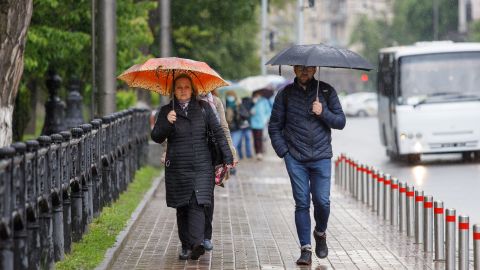 Дожди возвращаются: какие области Украины будет снова заливать