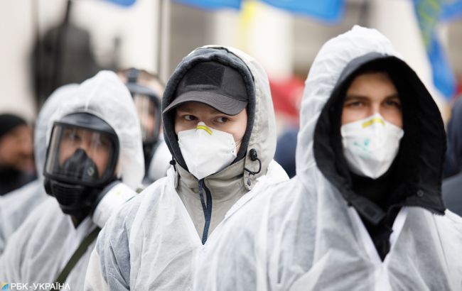 Чем маска лучше респиратора: украинские медики дали ответ