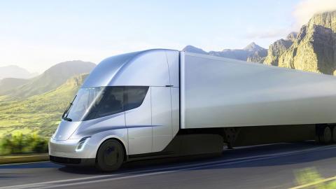 Безпілотні фури Tesla виконали перший вантажний рейс