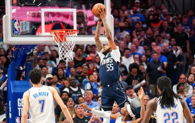 Мощный аллей-уп форварда "Далласа" с монументальной передачей Дончича: момент дня в НБА