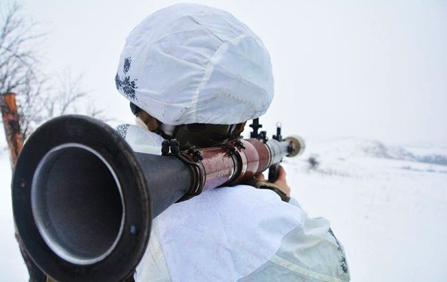 На Донбассе боевики за день два раза обстреляли позиции ООС