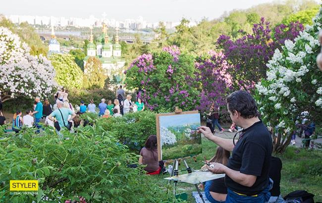 В Киеве зацвела сирень: яркий фоторепортаж из ботсада им. Гришко