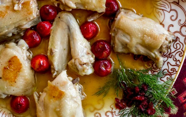 Этот соус превратит курицу в кулинарный шедевр: секрет в одной ягоде