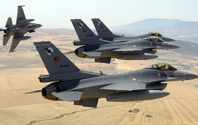 Турция нанесла авиаудар по позициям курдов, уничтожено 17 объектов