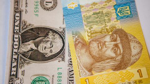 Курс долара на міжбанку виріс до 27,93 грн/долар