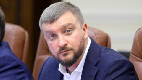 Минюст позволит выезжать за границу с ребенком одному из родителей без разрешения другой стороны