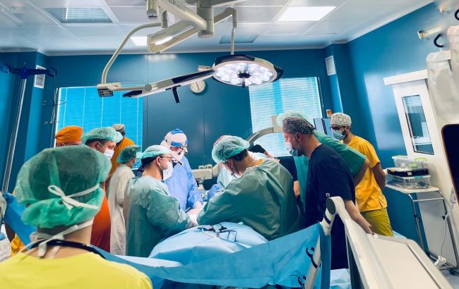 Только это могло спасти девушку с раком: в Украине врачи провели рискованную операцию