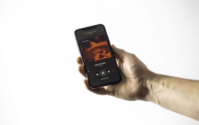 Ермак попросил Spotify удалить из своих каталогов российских исполнителей