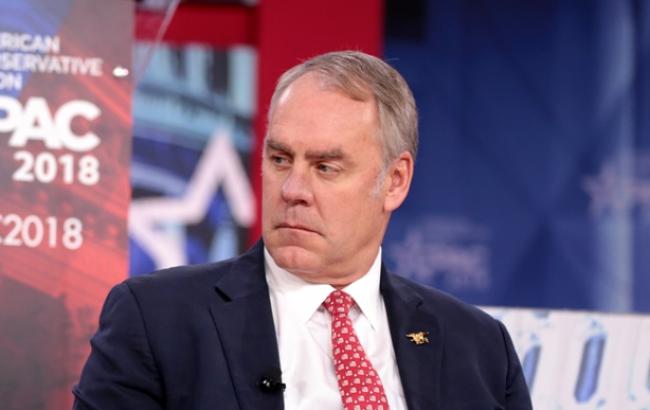 Міністр внутрішніх справ США відкинув звинувачення у розтратах