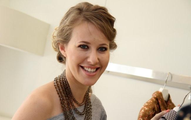 Ксения Собчак готова оставить малыша с бабушкой ради денег за корпоратив