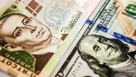Курс доллара на межбанке вырос до 28,15 грн/доллар