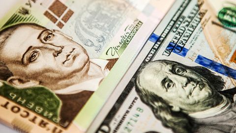 Межбанк закрылся резким ростом доллара и евро