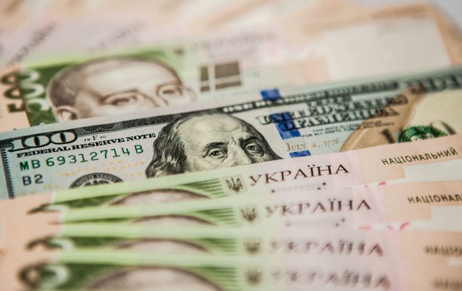 НБУ на 30 серпня підвищив офіційний курс долара