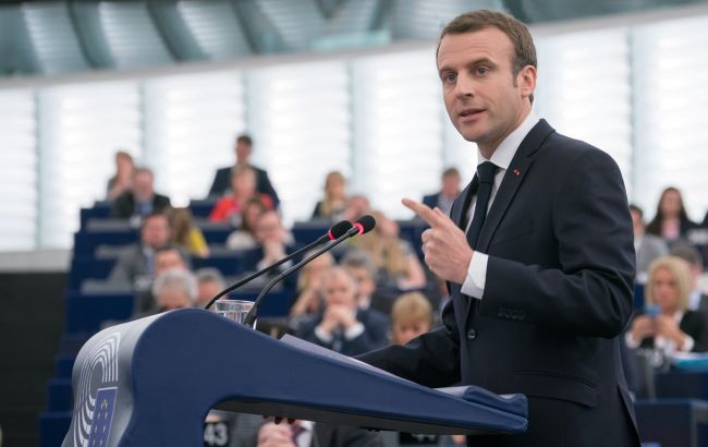 Макрон назвав недоречним введення іноземних військ в Білорусь