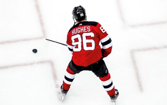 Форвард "Нью-Джерси" с шайбой и дублем ассистов возглавил топ-3 звезд вечера НХЛ: видео