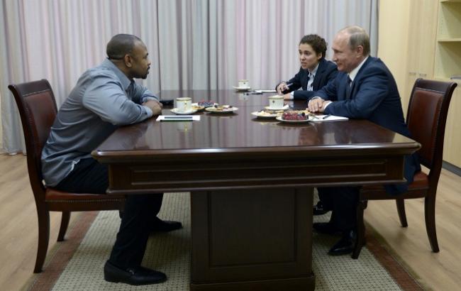 Американский боксер попросил Путина помочь с гражданством РФ