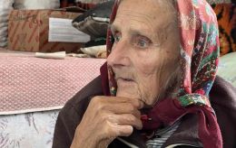 Бабушка под Киевом сравнила Вторую мировую войну и вторжение россиян. Неимоверно теплое видео
