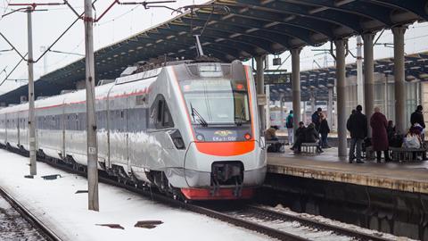 УЗ відновлює продаж квитків на дати після 9 грудня