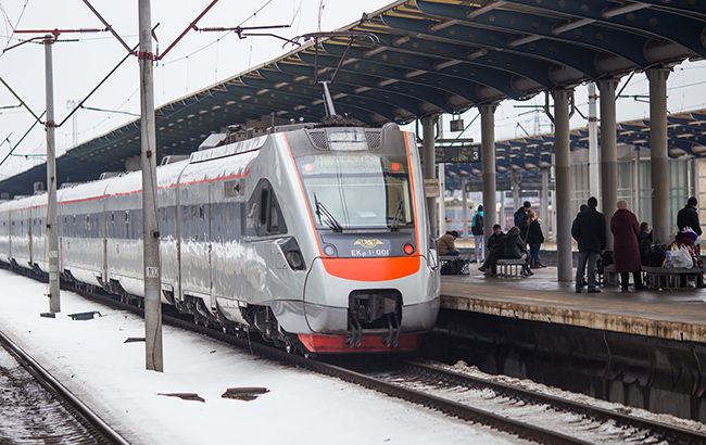 УЗ назначила уже 19 дополнительных поездов на новогодние праздники
