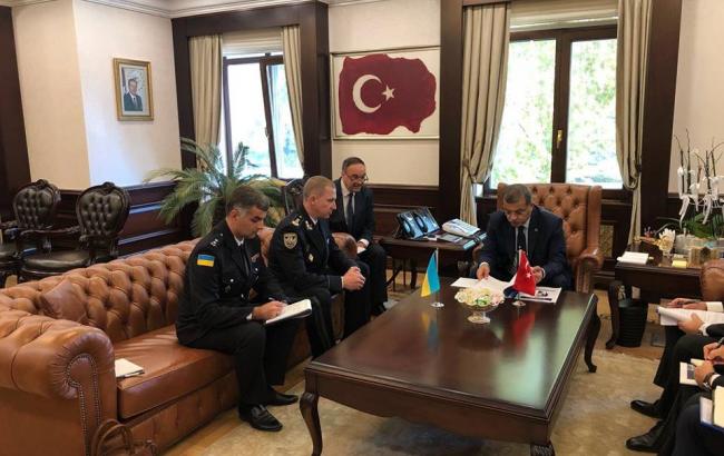 Украина предложила Турции создать орган для борьбы с "ворами в законе"