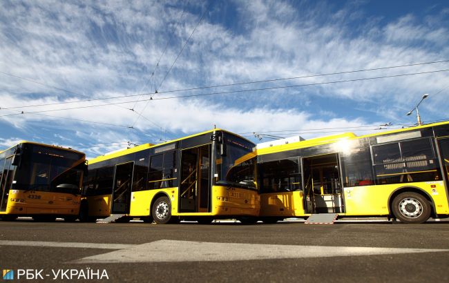 В Дніпрі з тролейбуса виштовхали чоловіка без маски і рукавичок